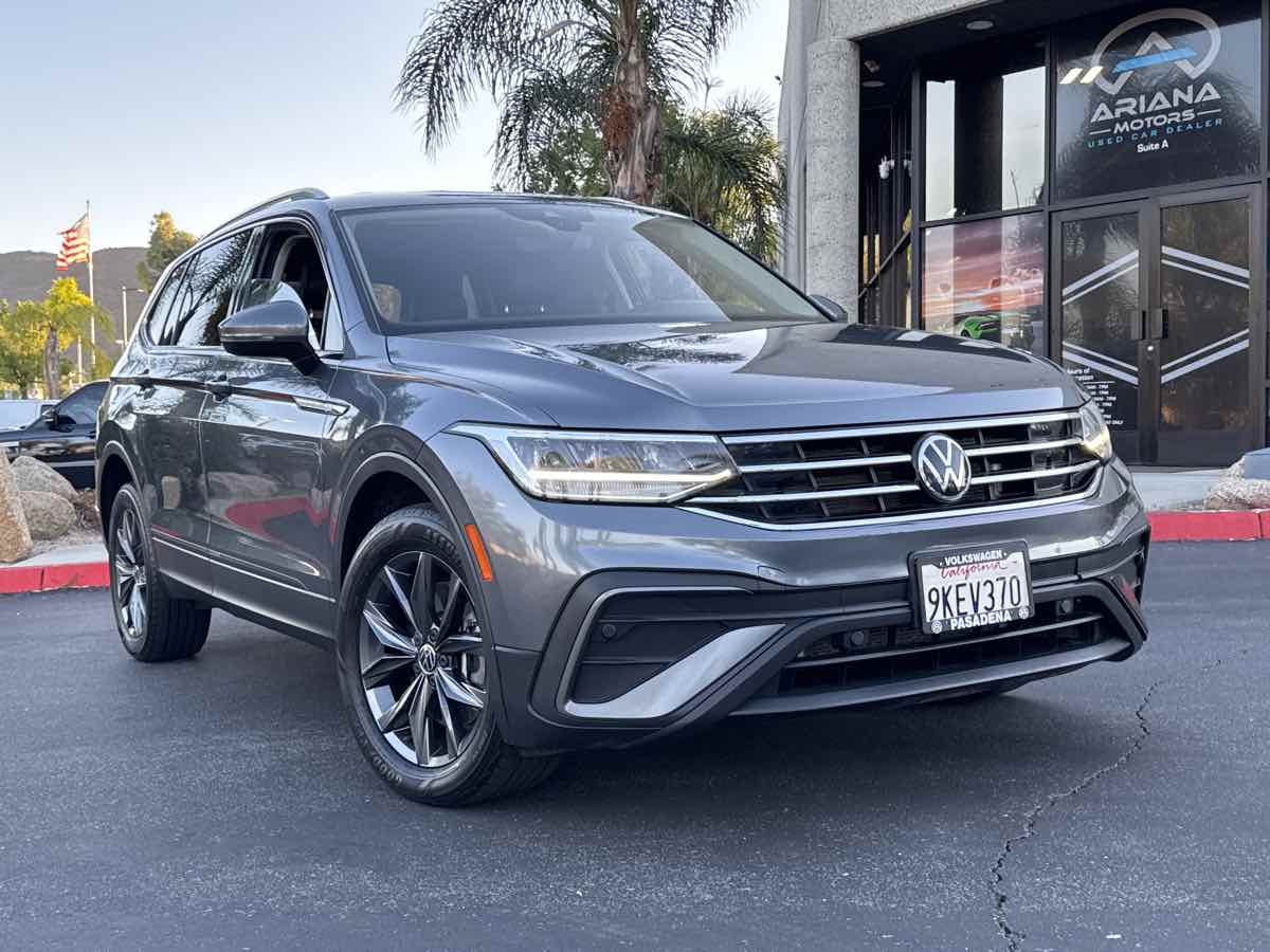 2022 Volkswagen Tiguan SE's photo