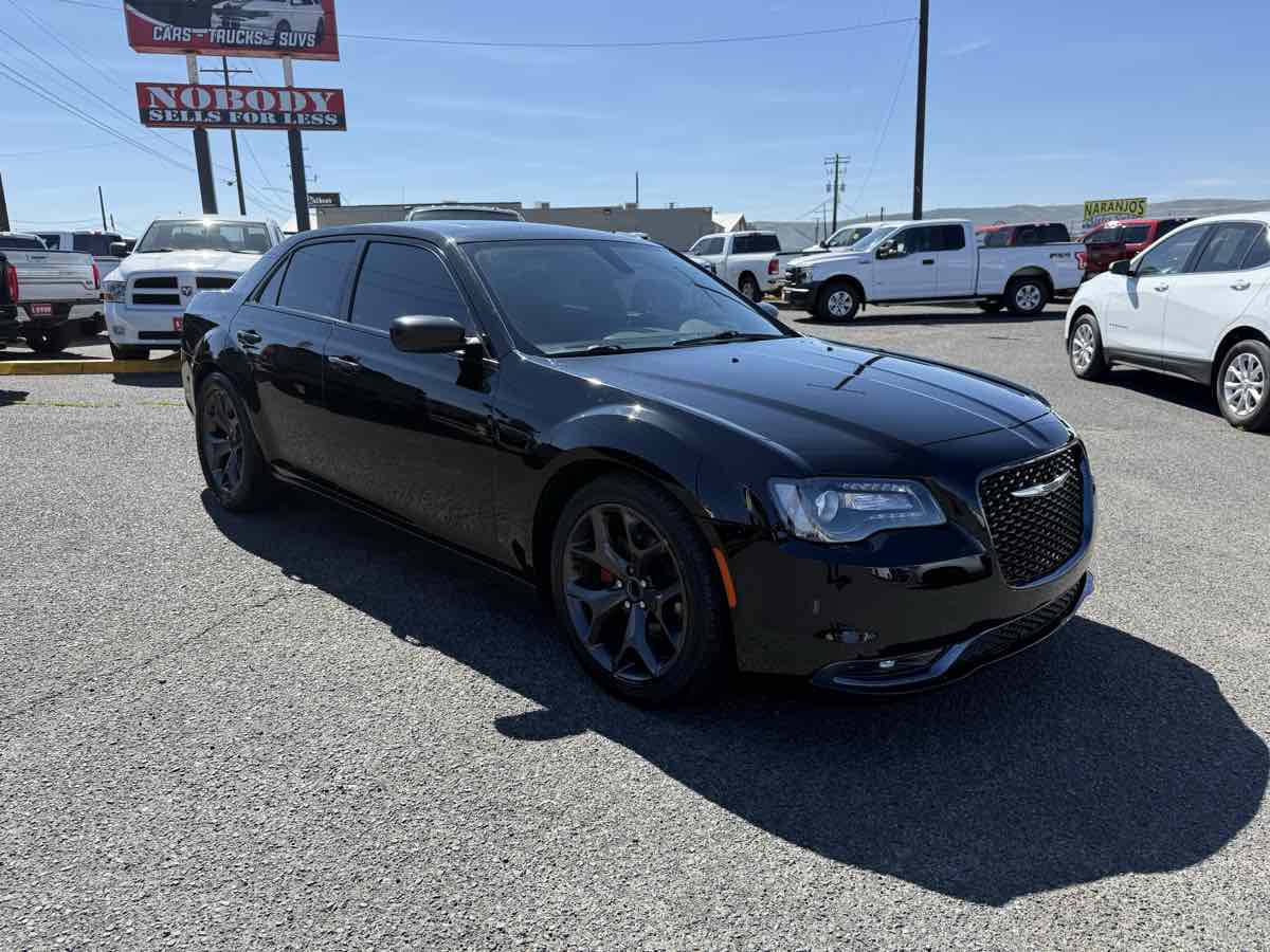 2017 Chrysler 300 S's photo