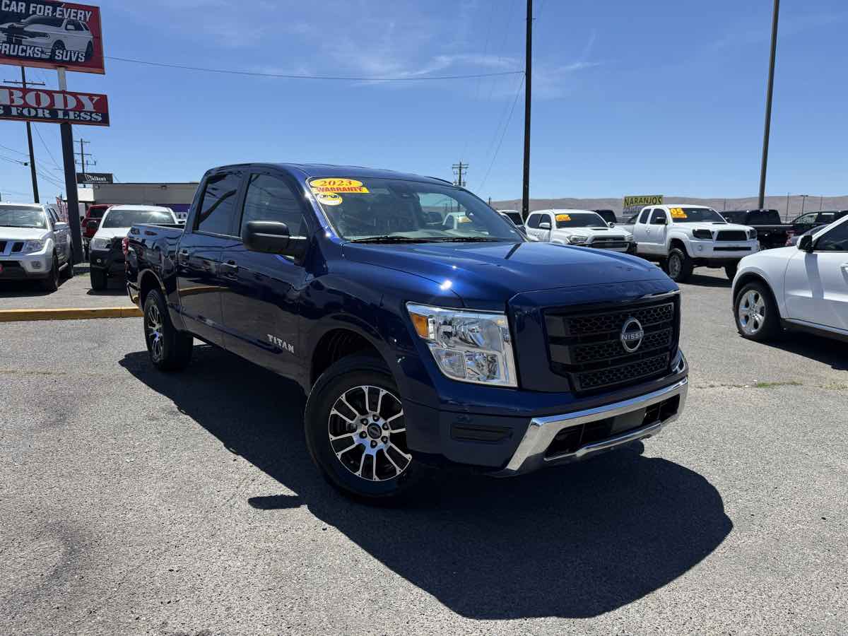 2023 Nissan Titan SV's photo