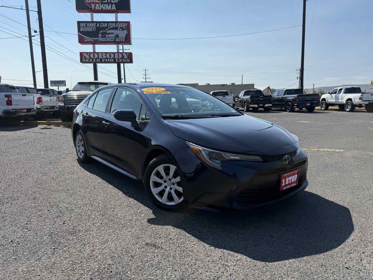 2023 Toyota Corolla LE's photo