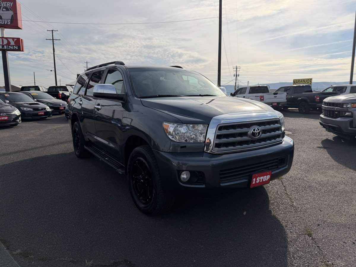 2008 Toyota Sequoia Platinum's photo