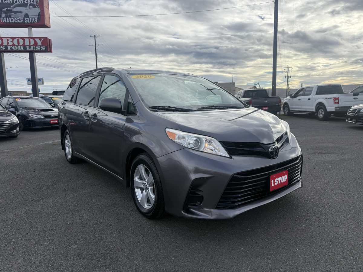 2020 Toyota Sienna Base's photo