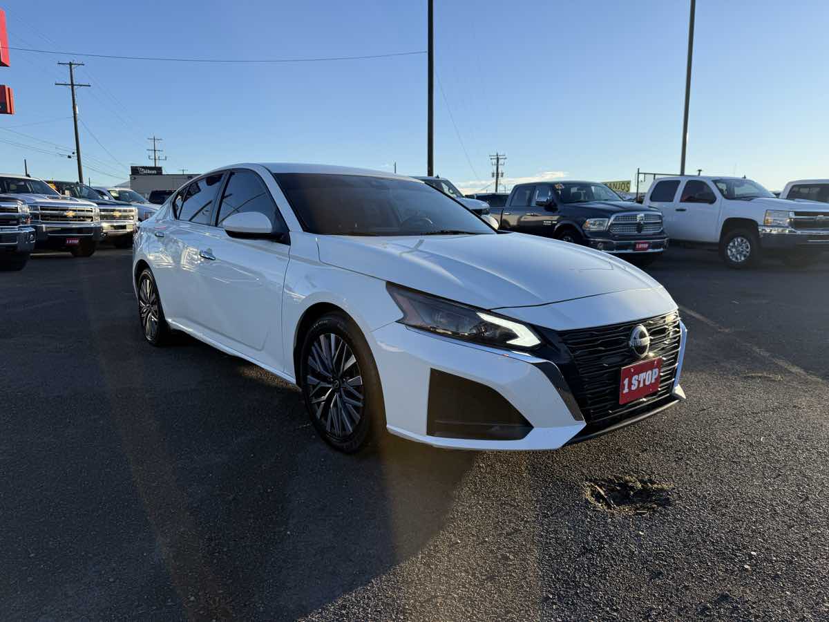 2023 Nissan Altima SV's photo