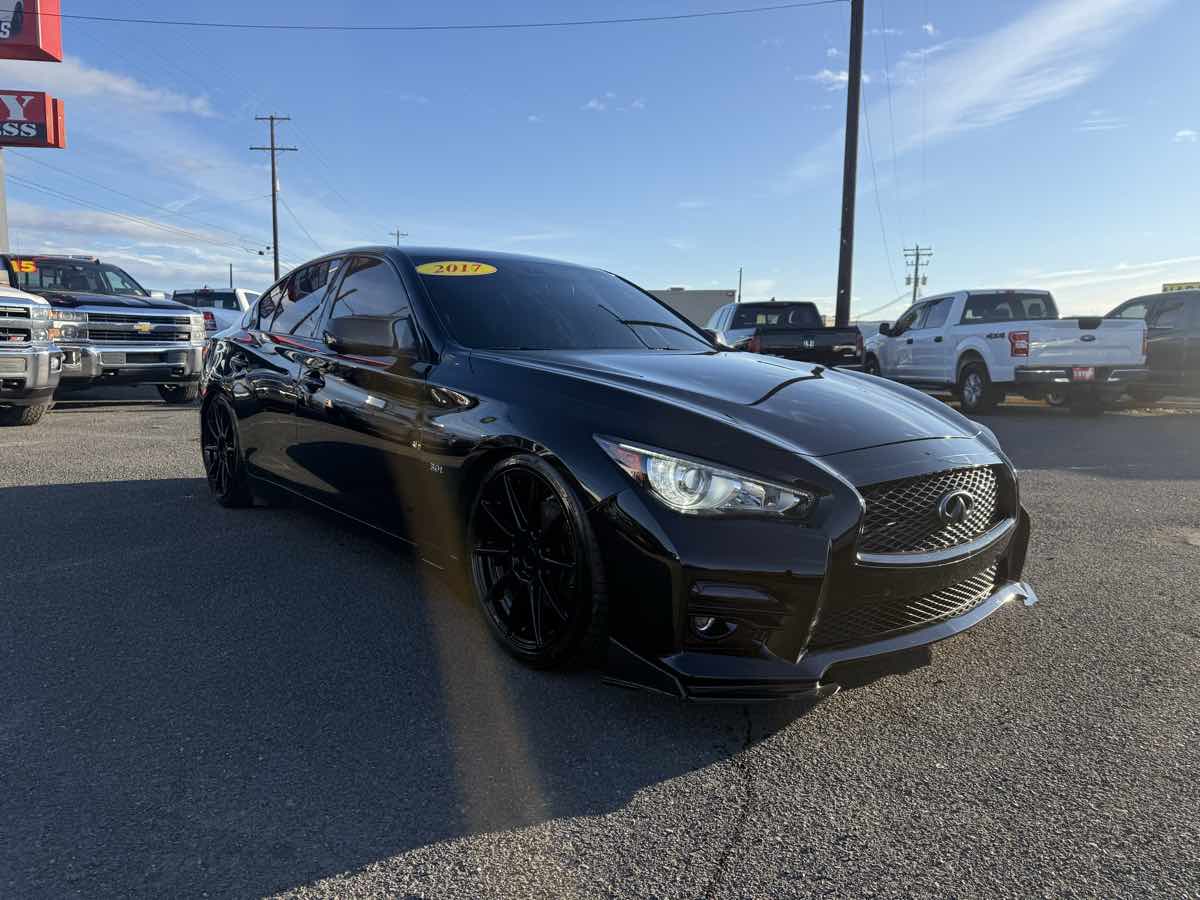 2017 INFINITI Q50 Premium's photo
