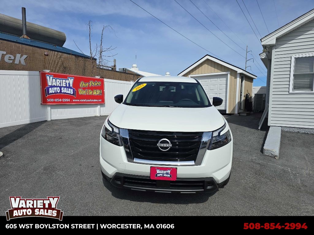 2025 Nissan Pathfinder S