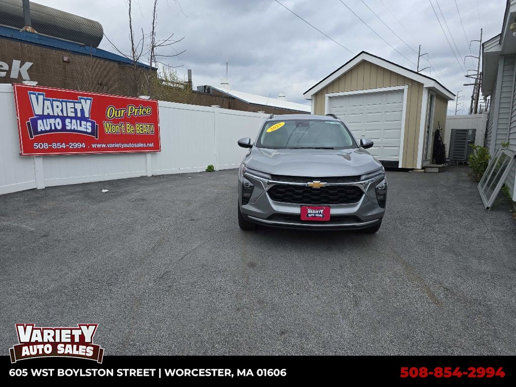 2025 Chevrolet Trax LT