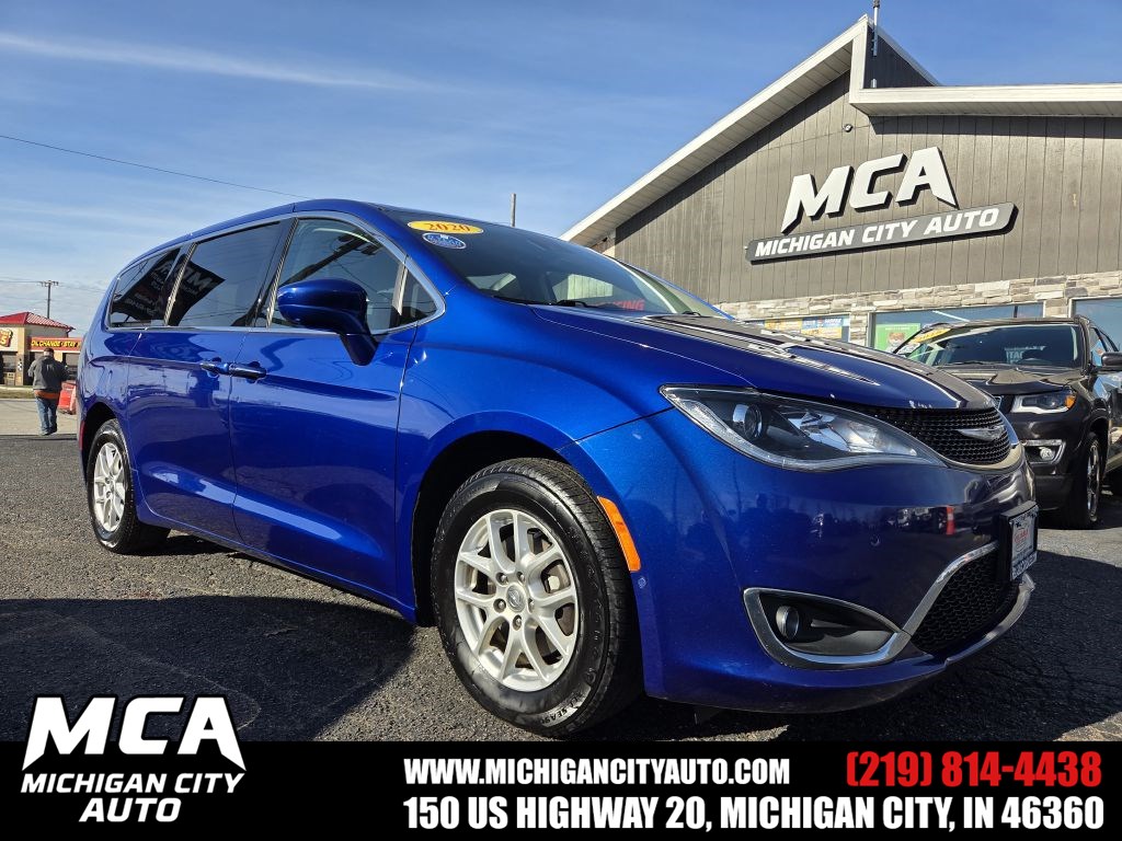 2020 Chrysler Pacifica Touring's photo