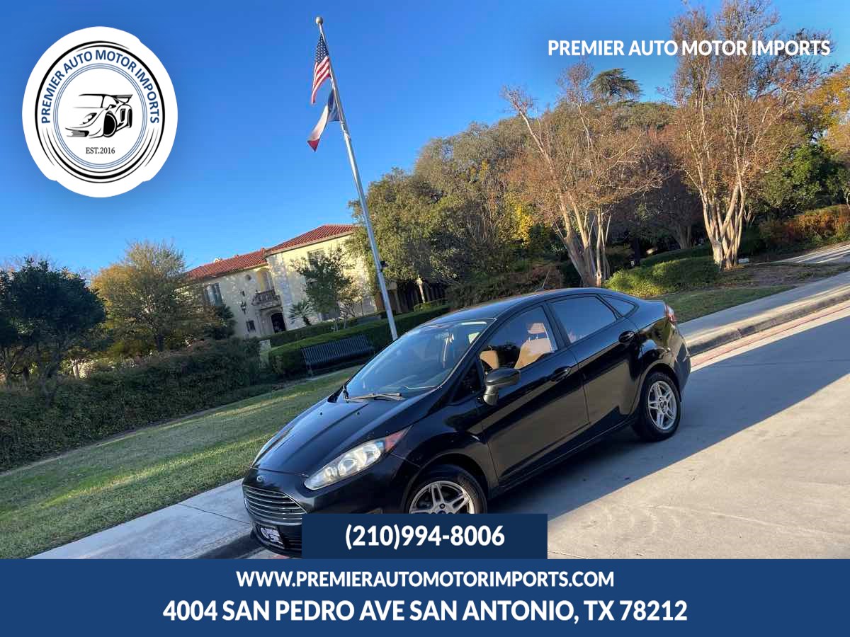 2017 Ford Fiesta SE's photo