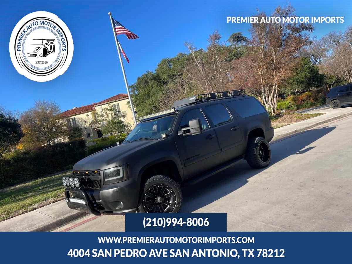 2007 Chevrolet Suburban LT's photo