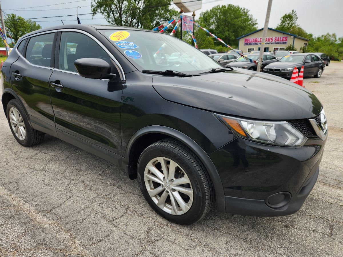2017 Nissan Rogue Sport S's photo