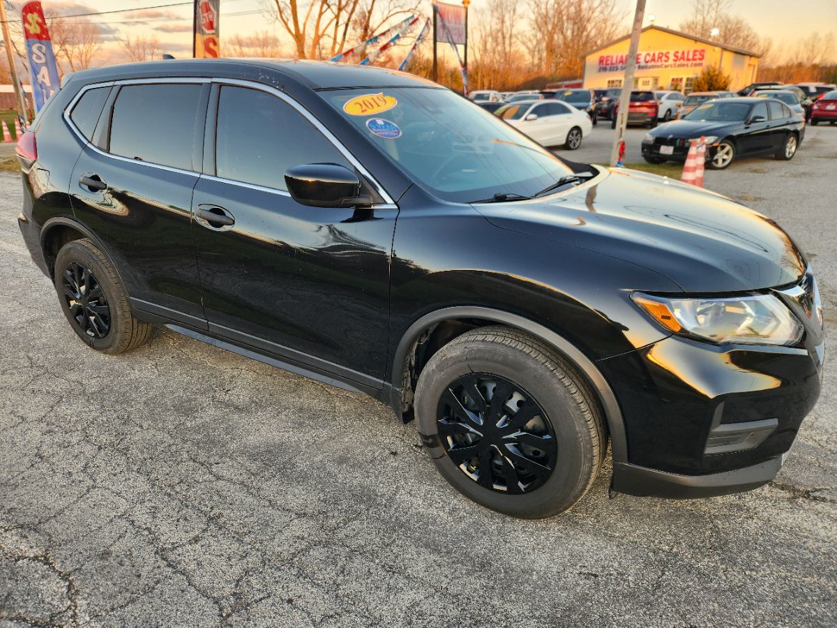 2019 Nissan Rogue S's photo