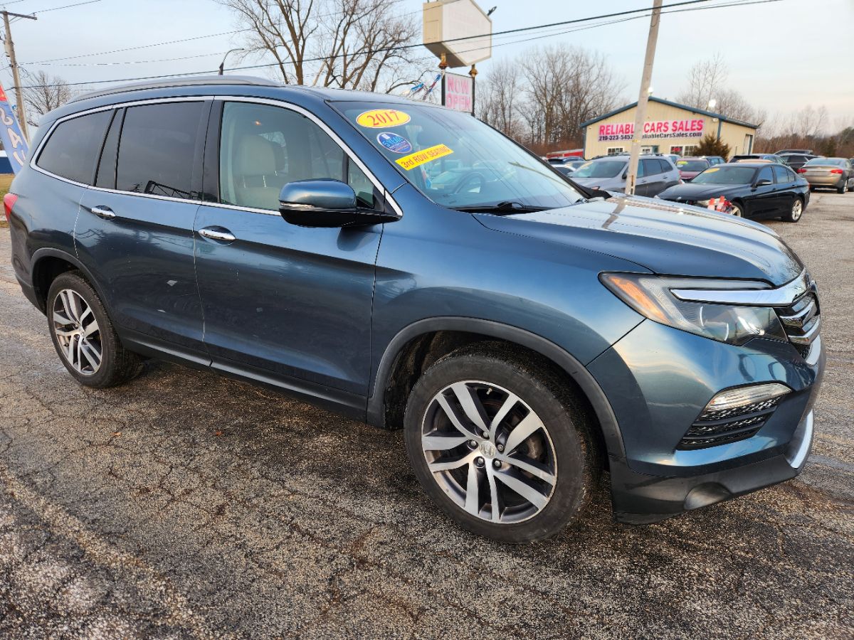 2017 Honda Pilot Elite's photo