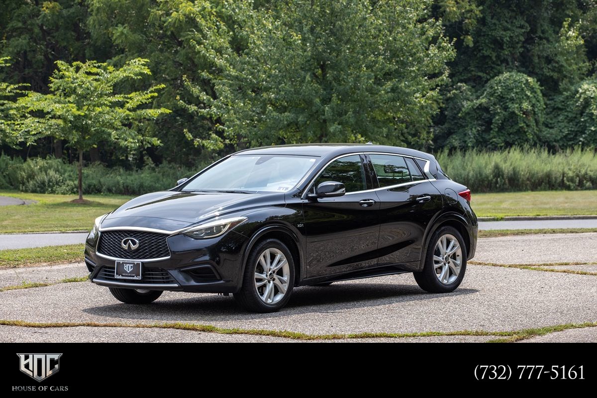 2017 INFINITI QX30 Luxury's photo