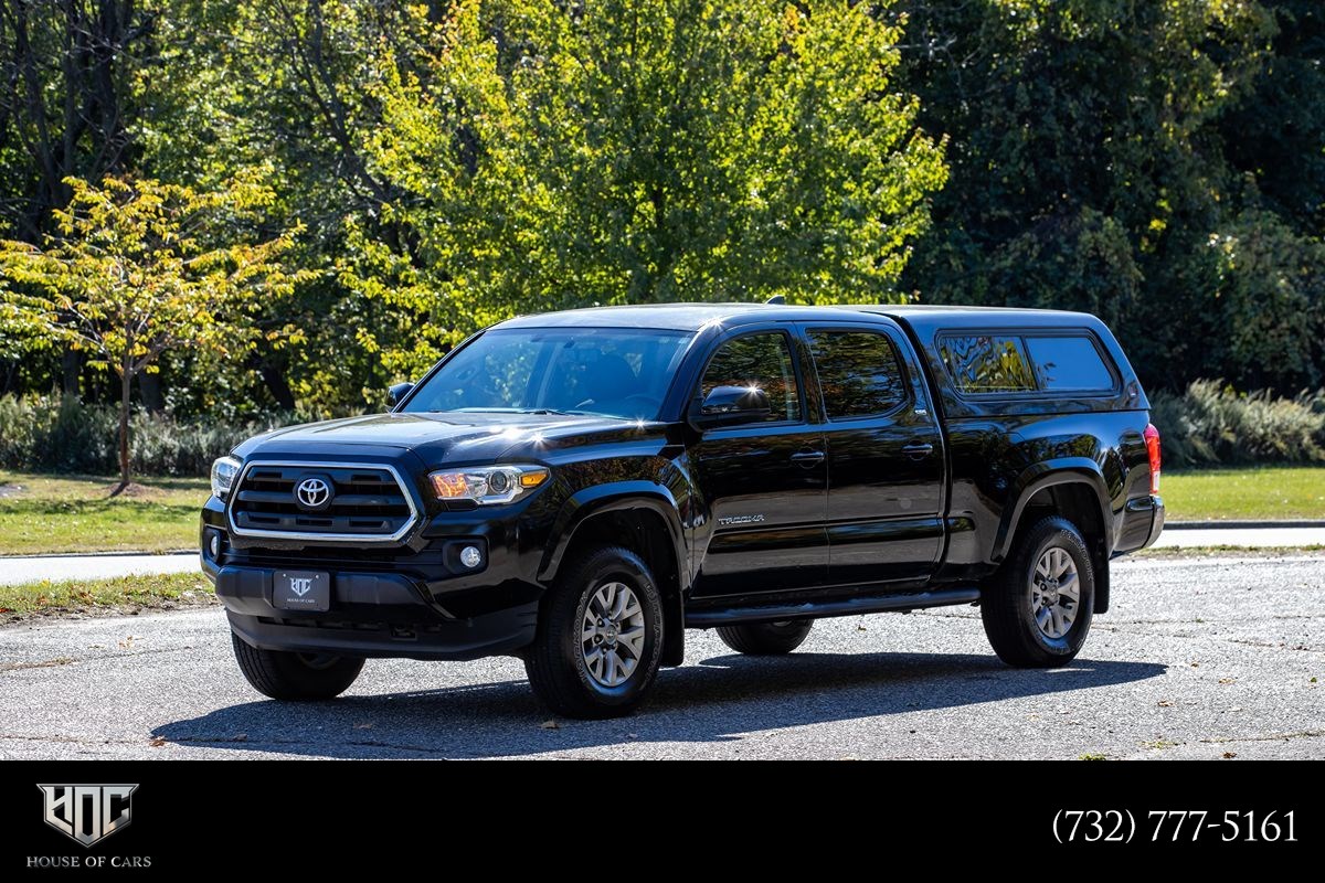 2016 Toyota Tacoma SR5's photo