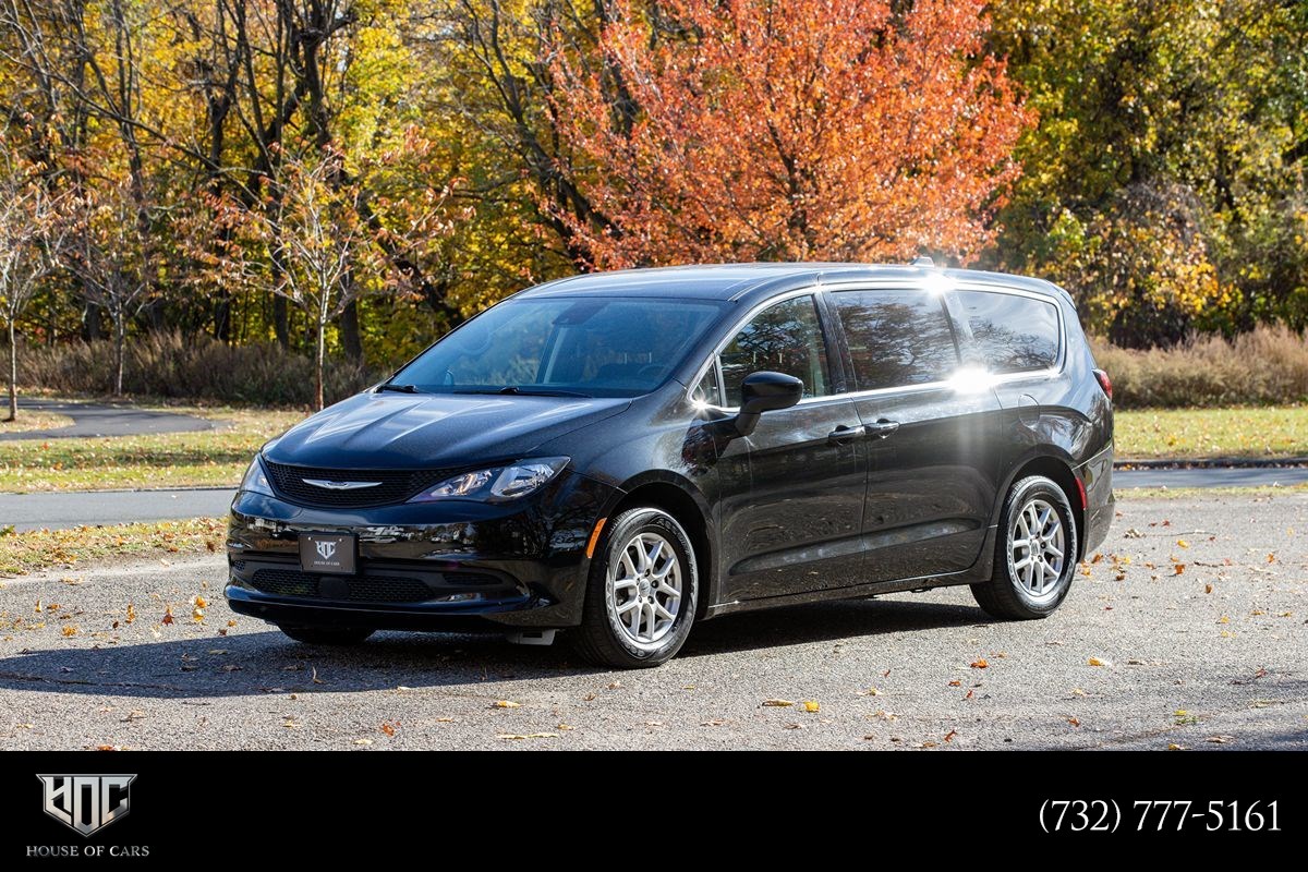 2022-Chrysler-Voyager-LX's photo