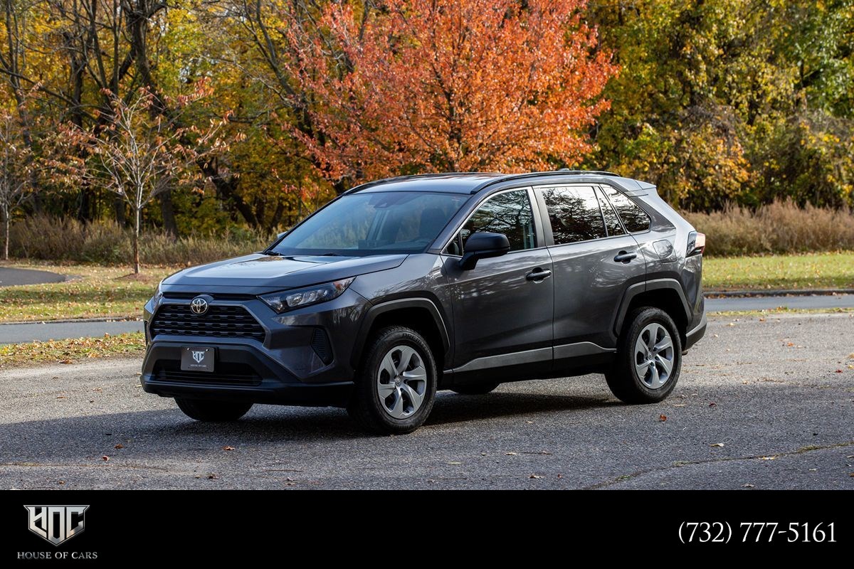 2021 Toyota RAV4 LE's photo