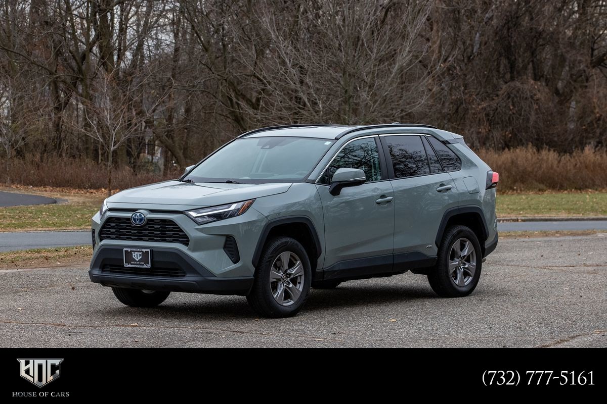 2023 Toyota RAV4 XLE's photo