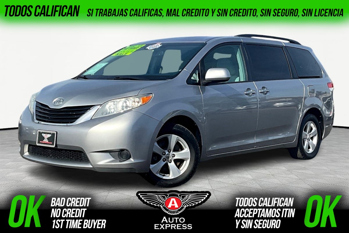 2012 Toyota Sienna LE's photo