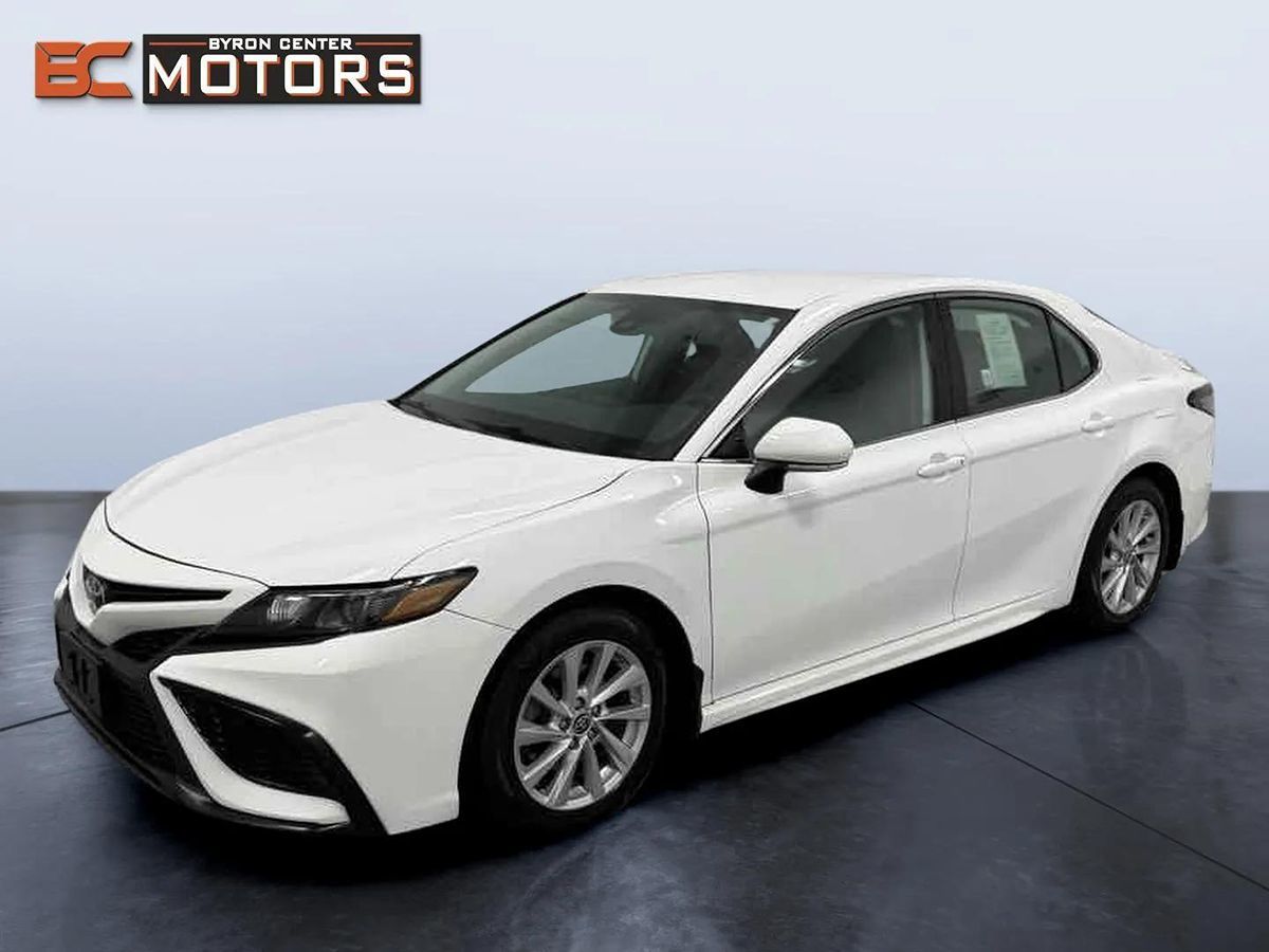 2021 Toyota Camry SE's photo