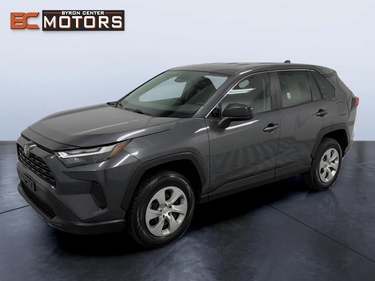 2023 Toyota RAV4 LE's photo