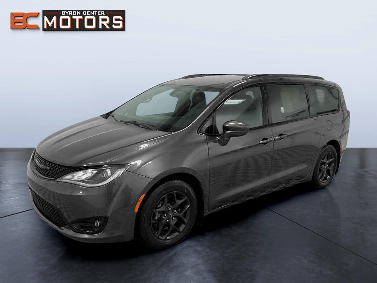 2020 Chrysler Pacifica Touring L's photo