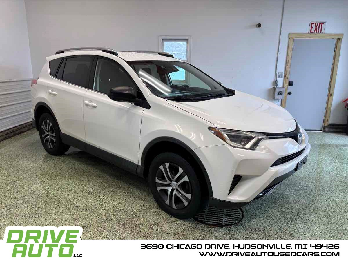 2018 Toyota RAV4 LE's photo