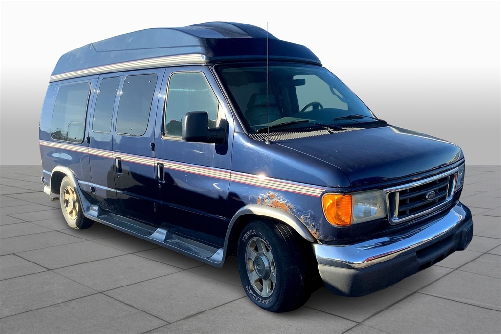 2005 Ford Econoline Van Commercial's photo
