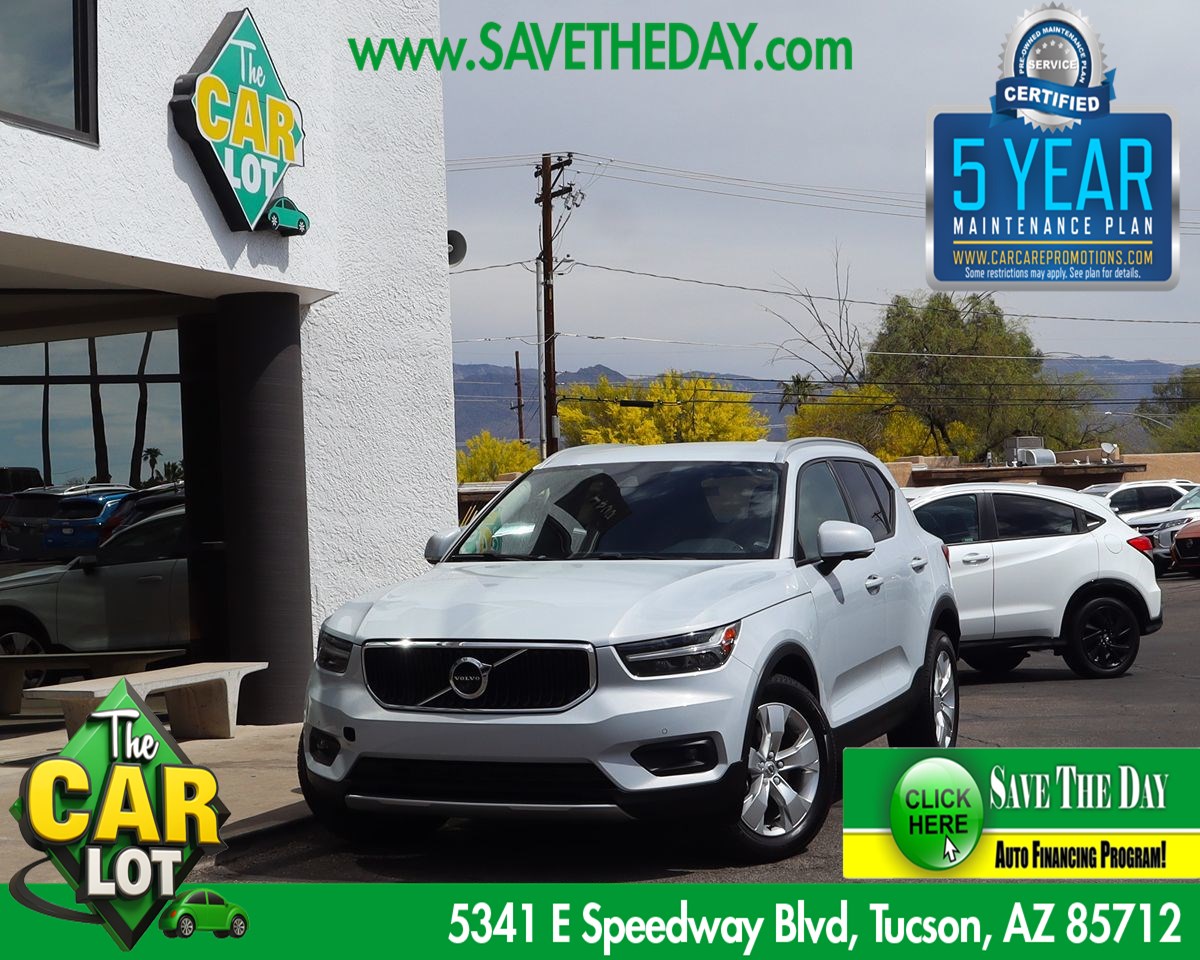 2022 Volvo XC40 Momentum's photo