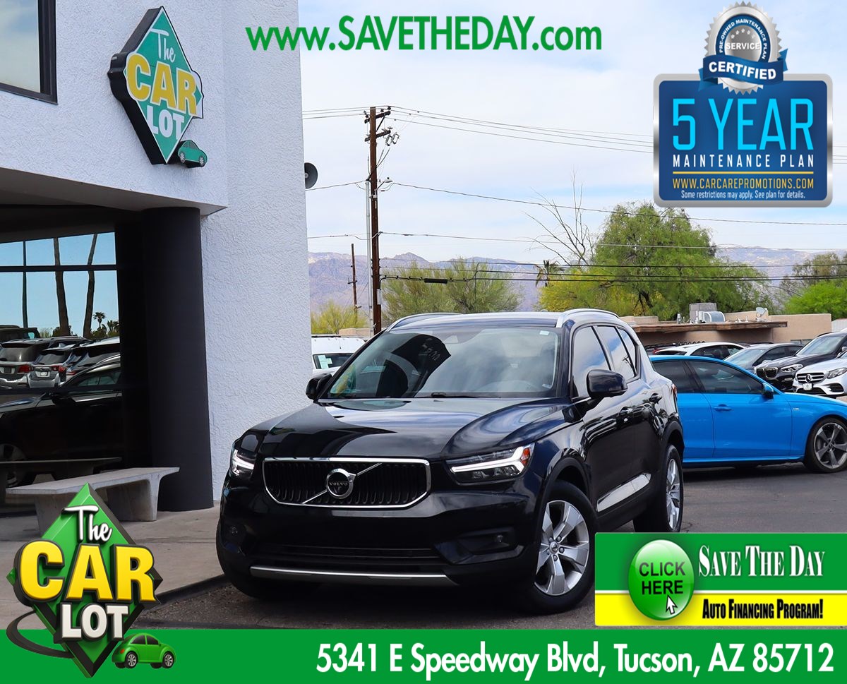 2022 Volvo XC40 Momentum's photo