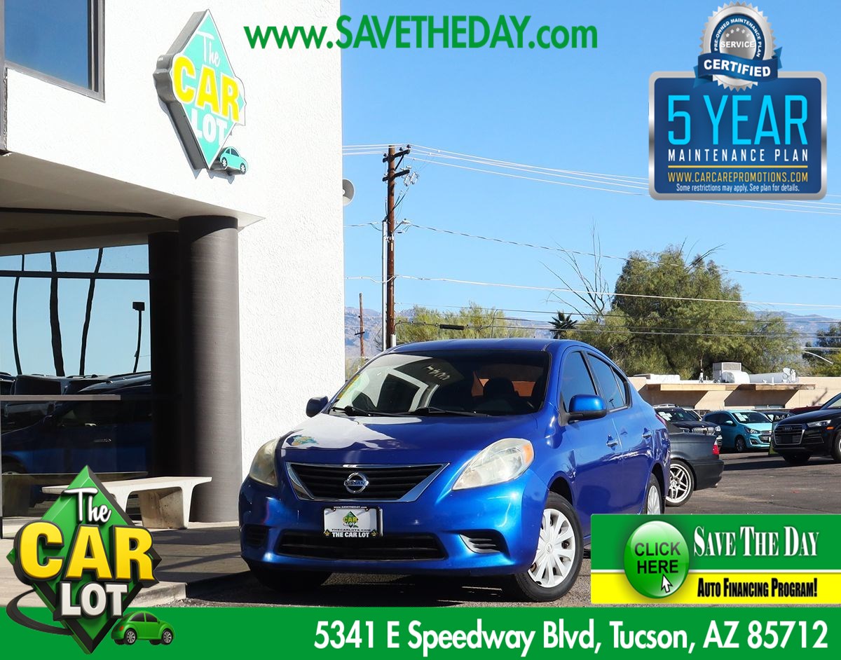 2012 Nissan Versa SV's photo