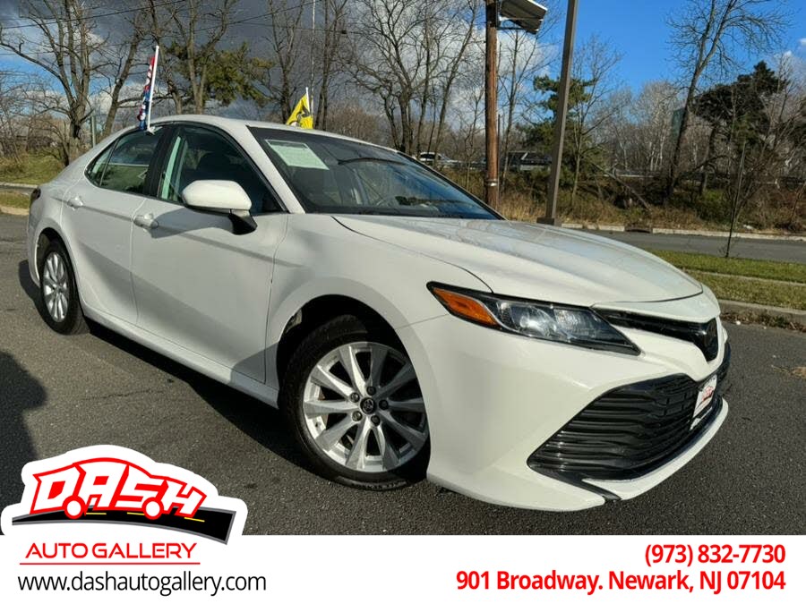 2019 Toyota Camry LE's photo