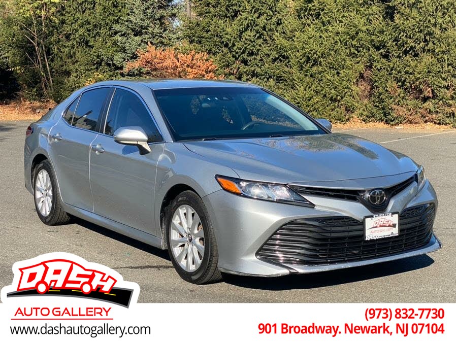 2018 Toyota Camry LE's photo