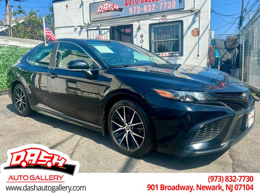 2021 Toyota Camry SE's photo