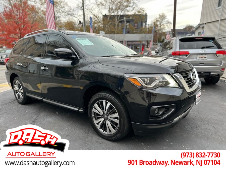 2020 Nissan Pathfinder SL's photo