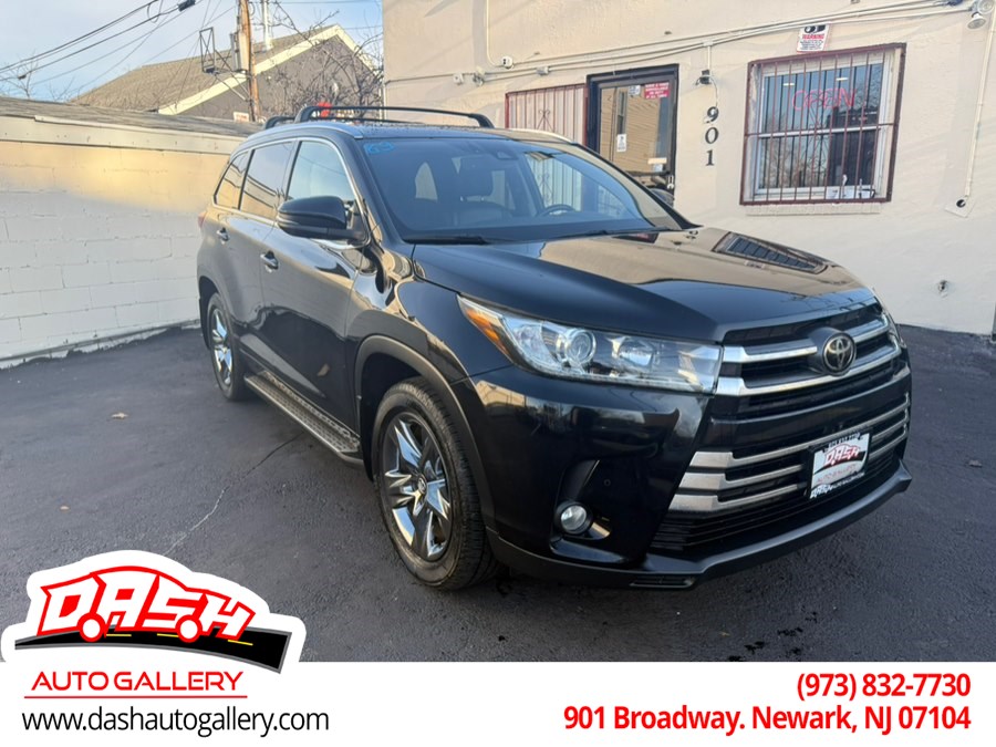 2017 Toyota Highlander Limited Platinum's photo