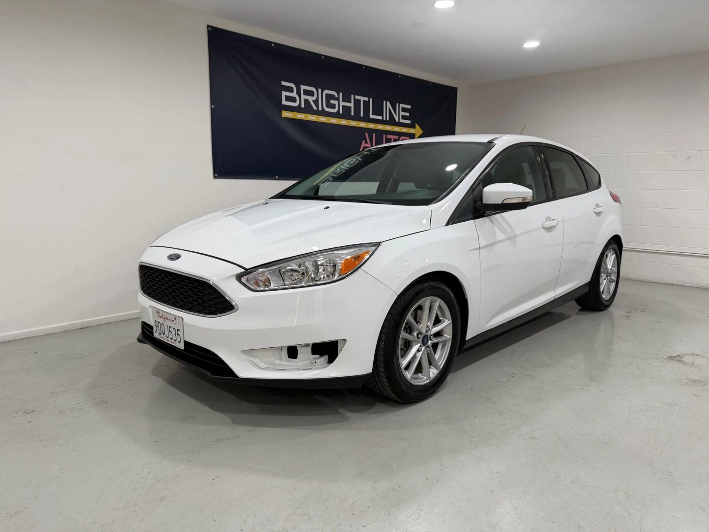 2016 Ford Focus SE's photo