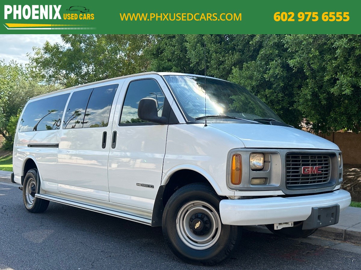 2001 GMC Savana Base's photo