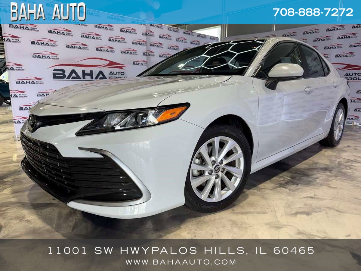 2023 Toyota Camry LE's photo