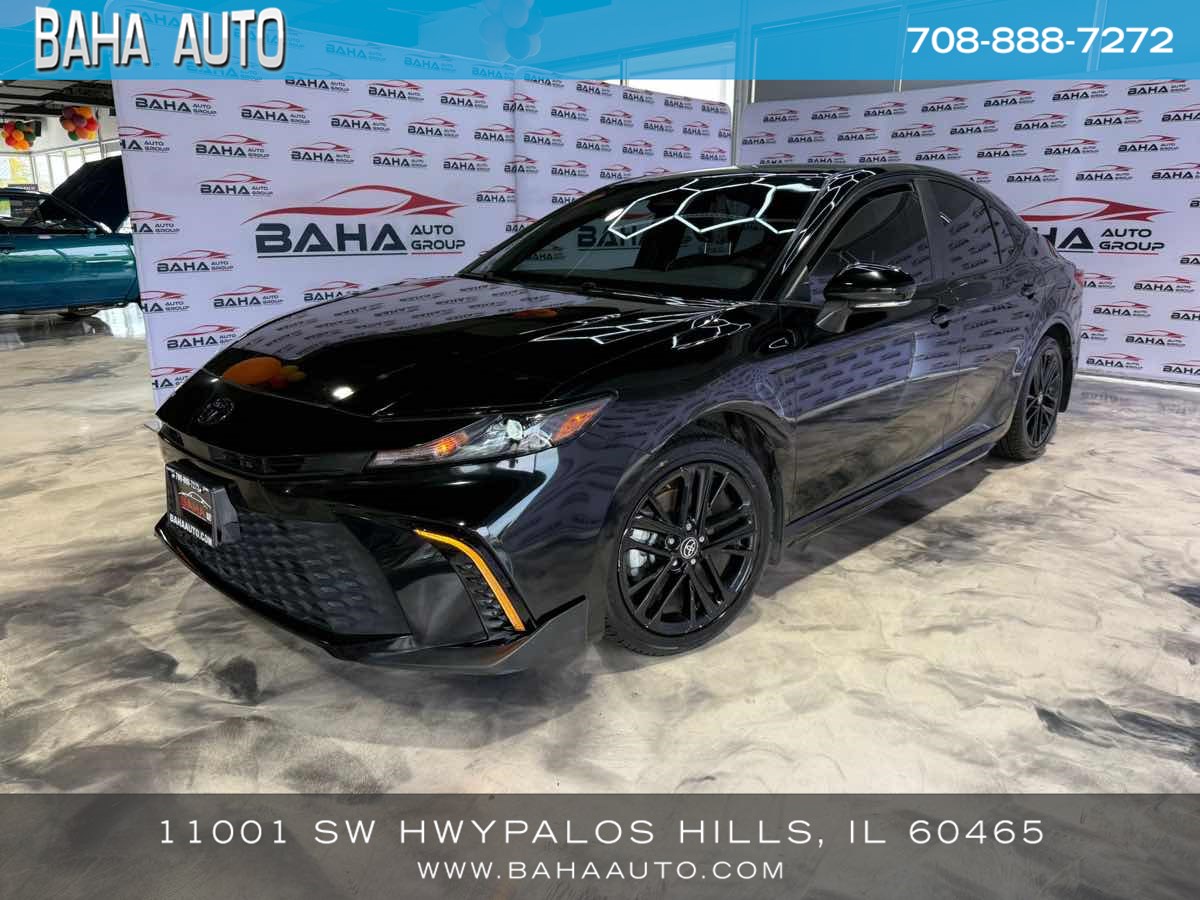 2025 Toyota Camry SE's photo