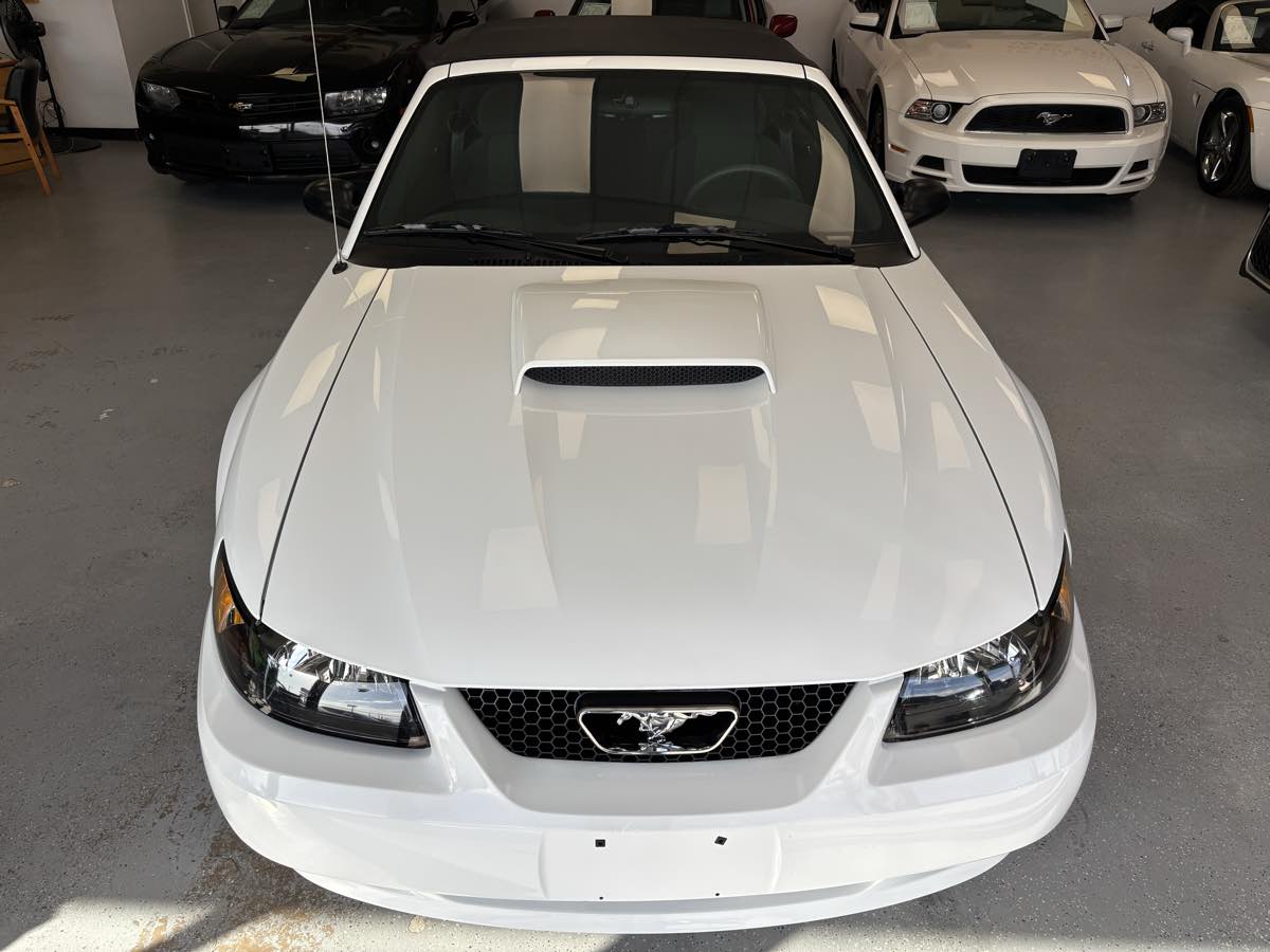2004 Ford Mustang Deluxe