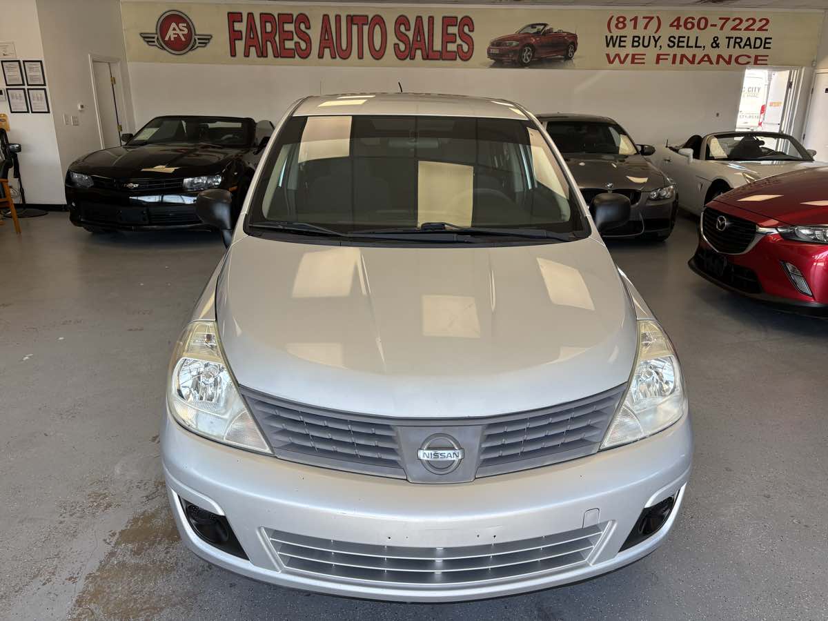 2009 Nissan Versa Base