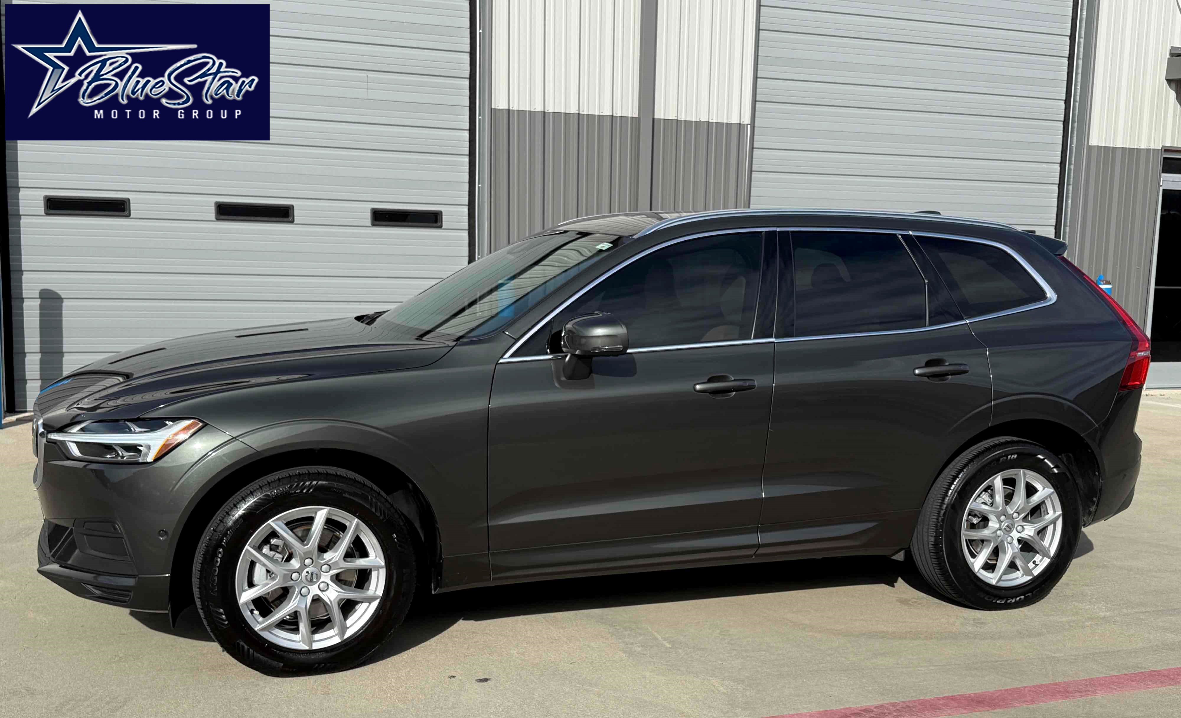 2019 Volvo XC60 Momentum's photo