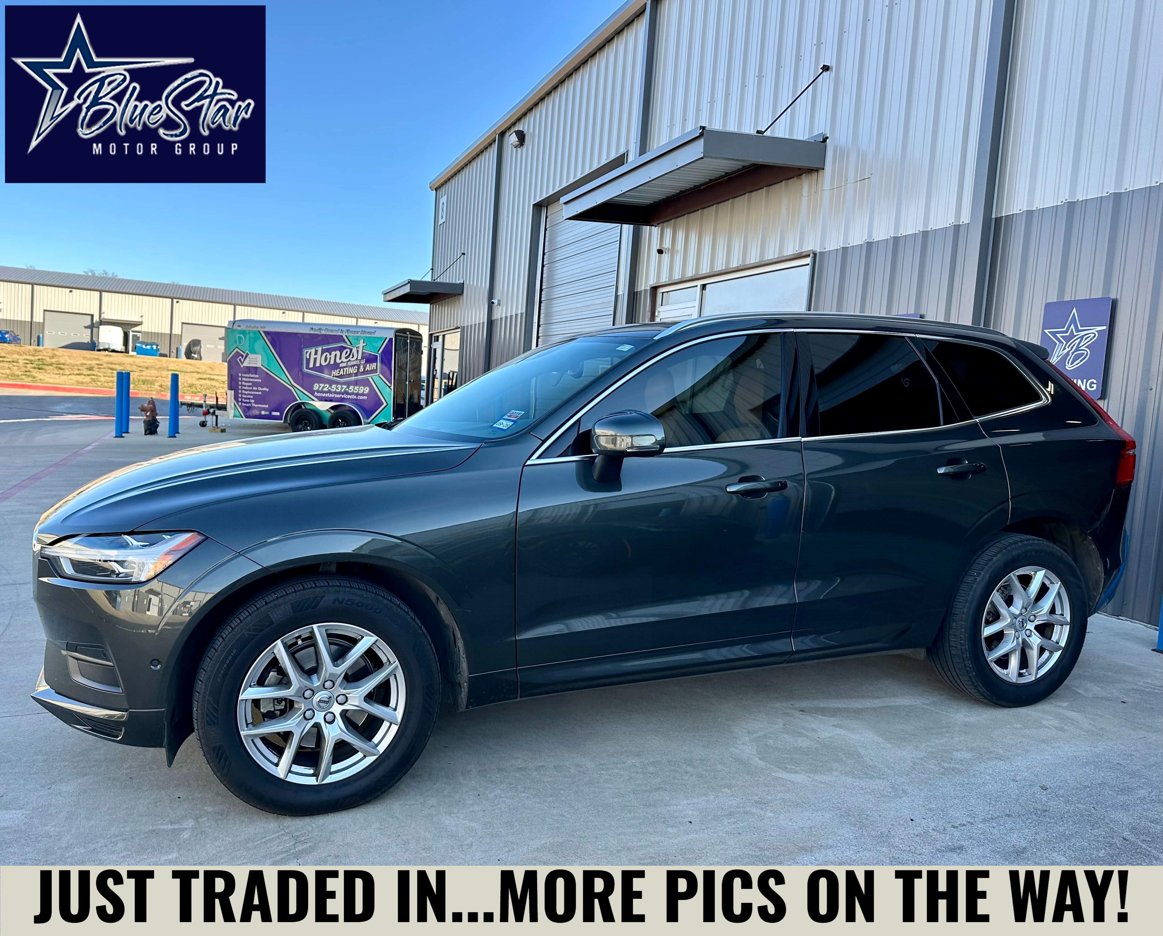 2019 Volvo XC60 Momentum's photo