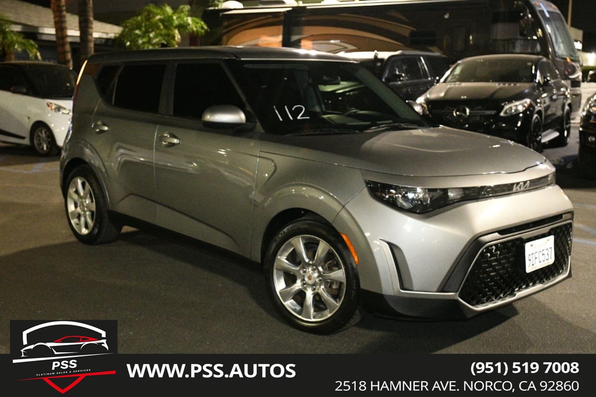 2023 Kia Soul LX's photo