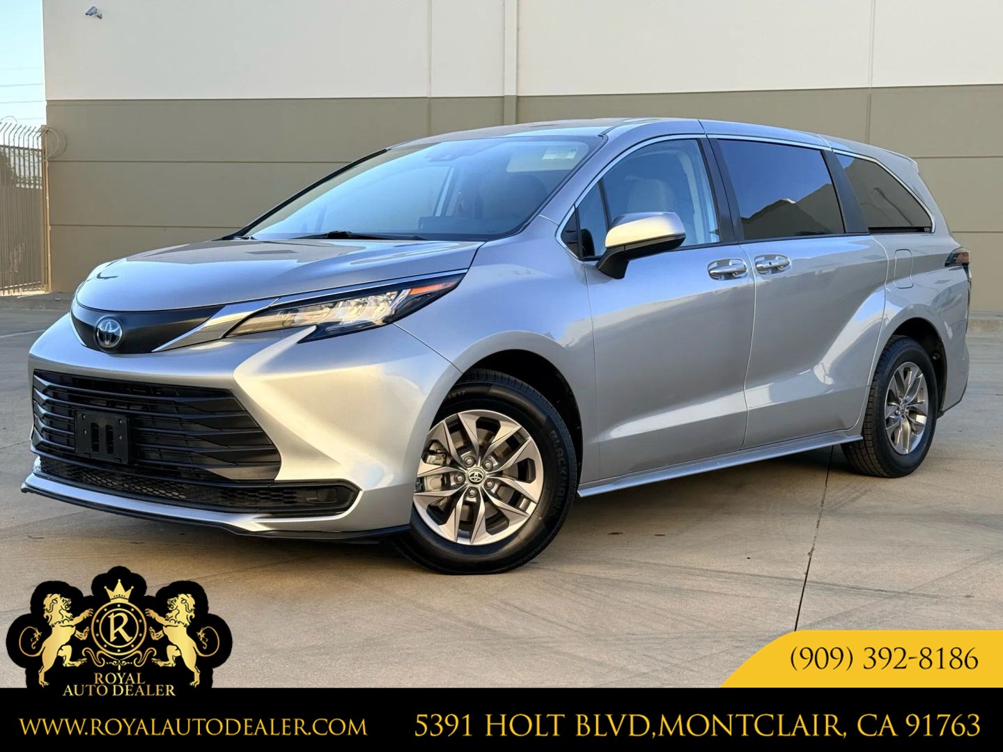 2023 Toyota Sienna LE