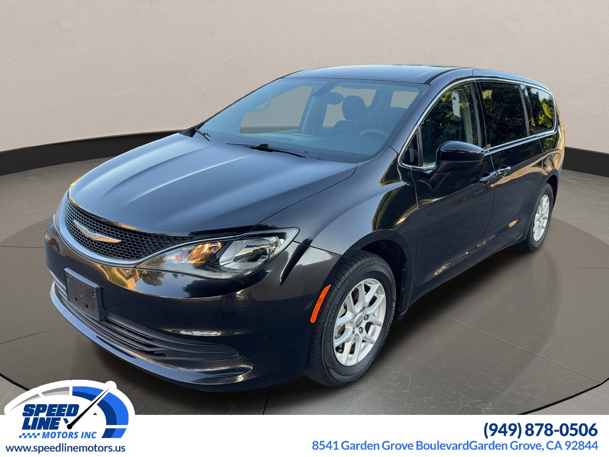 2017 Chrysler Pacifica Touring's photo