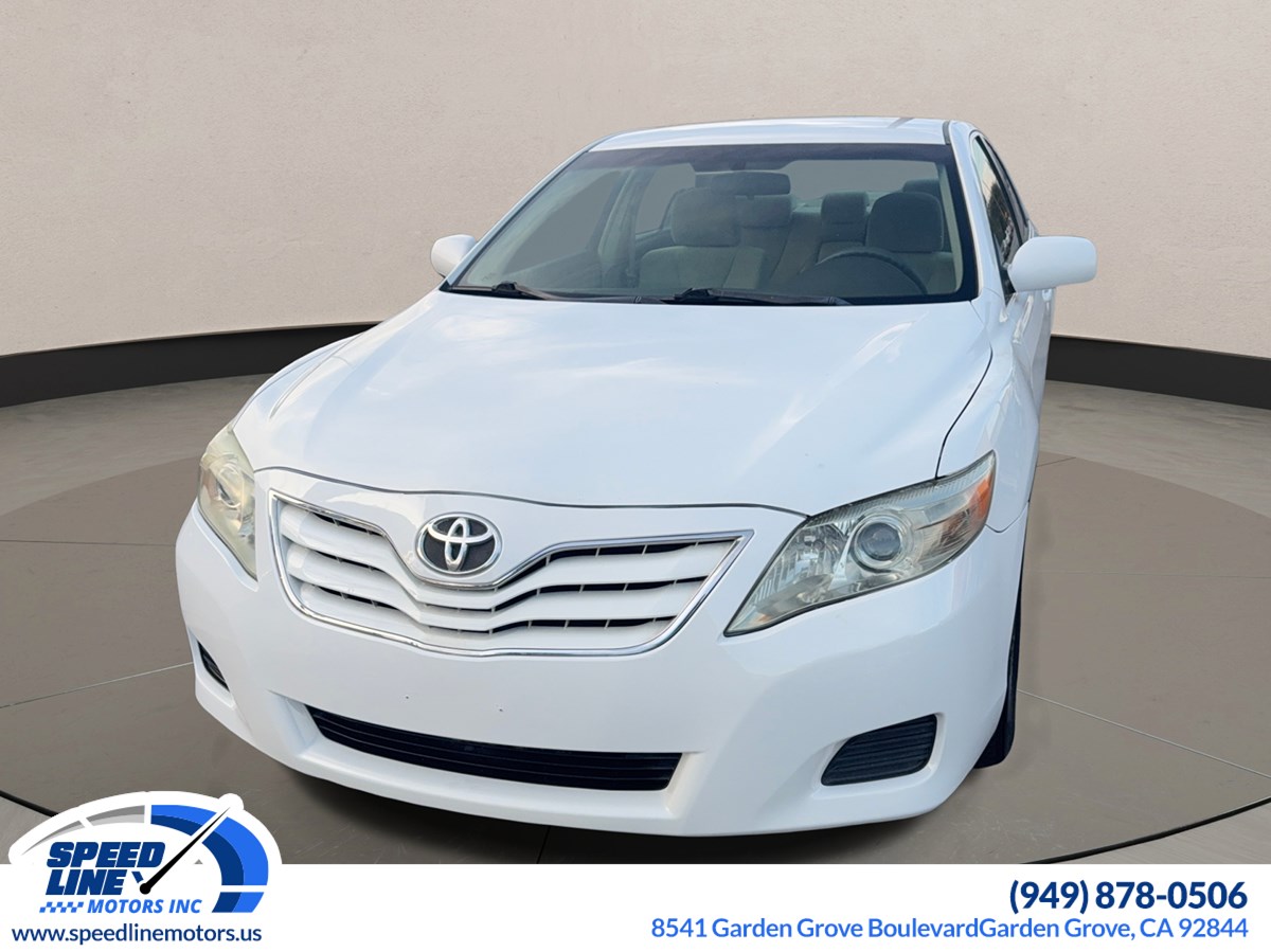 2011 Toyota Camry LE's photo