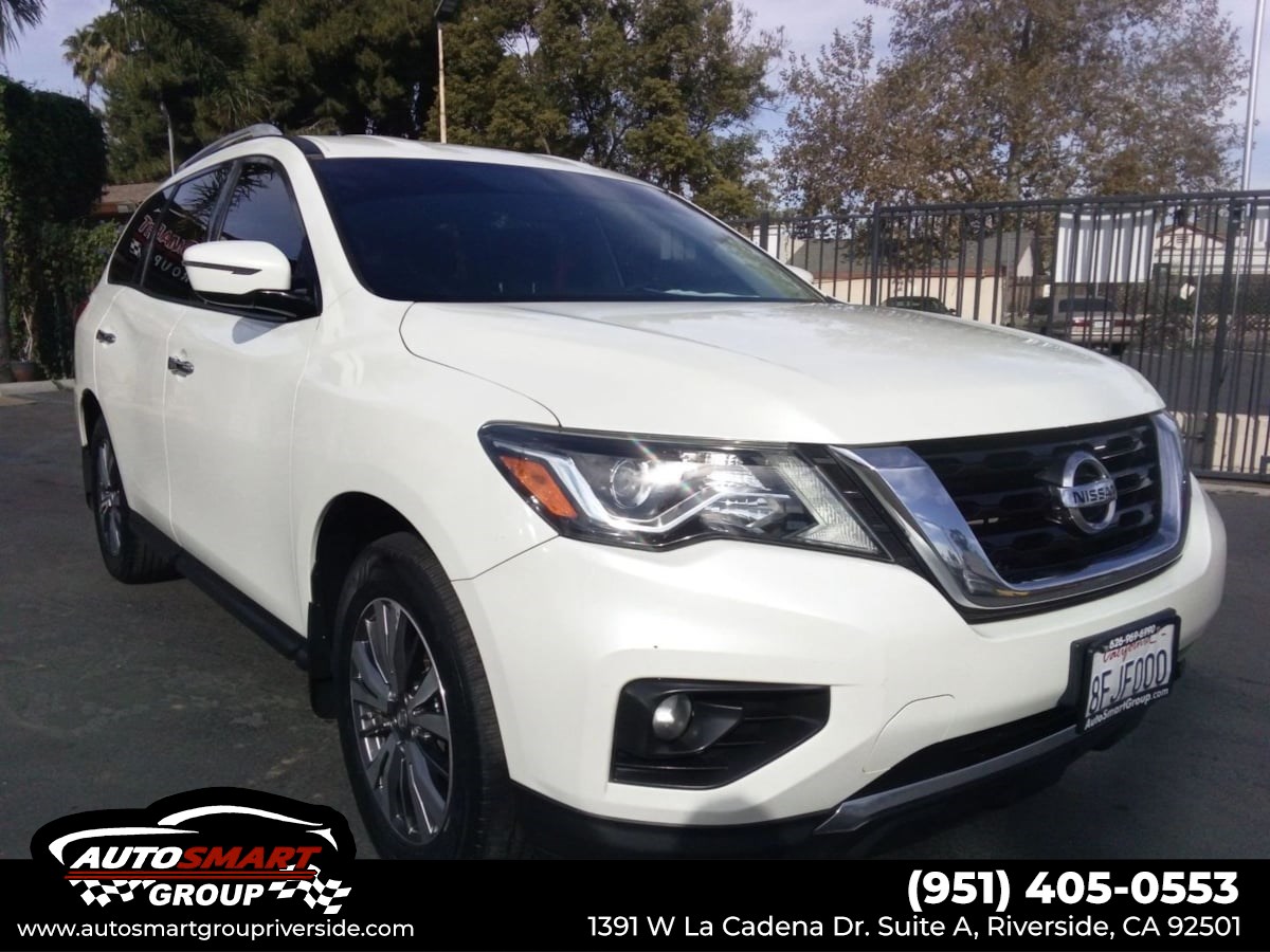 2018 Nissan Pathfinder SV's photo