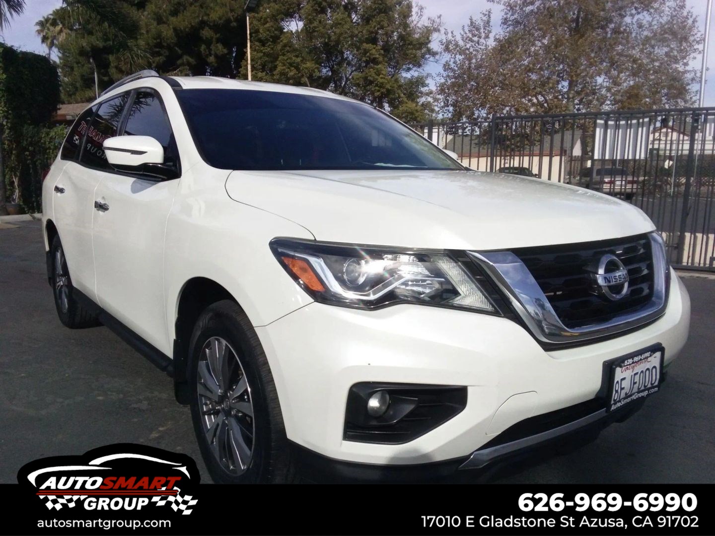 2018 Nissan Pathfinder SV's photo