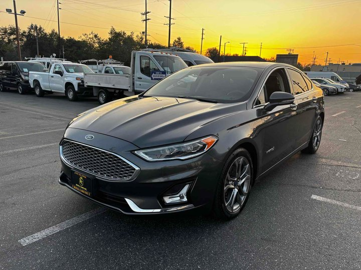 2019 Ford Fusion Hybrid Titanium's photo